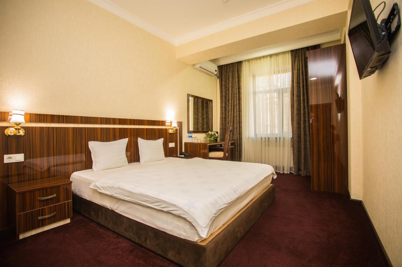 Hotel Grand Capital ทาชเคนต์ ภายนอก รูปภาพ