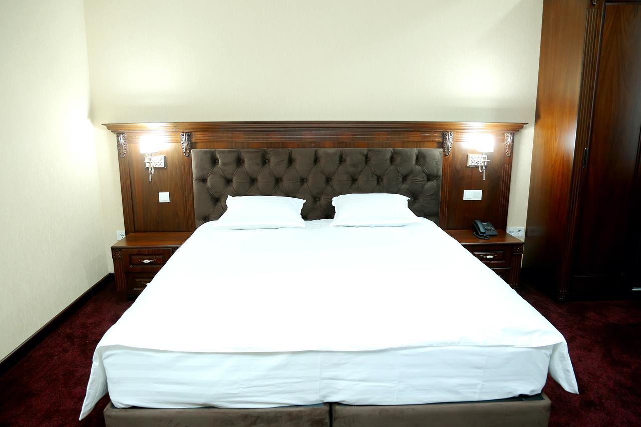 Hotel Grand Capital ทาชเคนต์ ภายนอก รูปภาพ